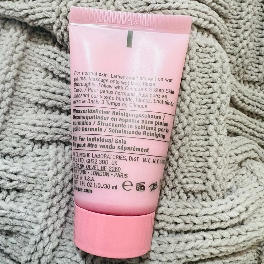 Clinique All About Clean Rinse Off Foaming Mousse Cleanser